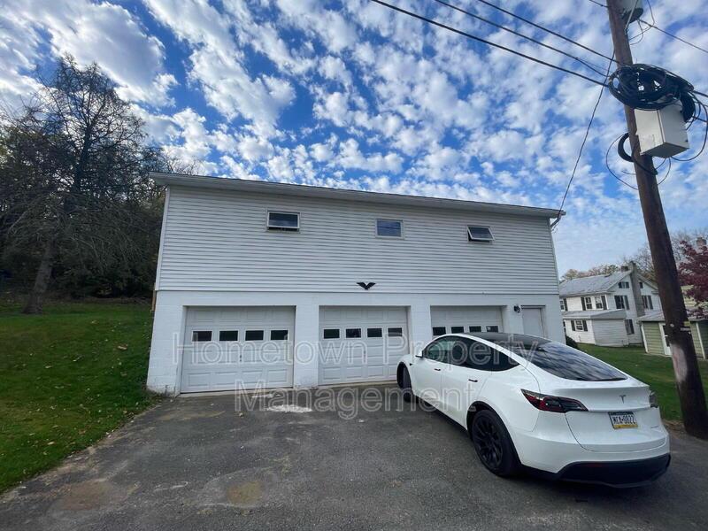 Charming 3-Bed Back House Retreat in Dalmatia, PA – Cozy Comfort Awaits! property image
